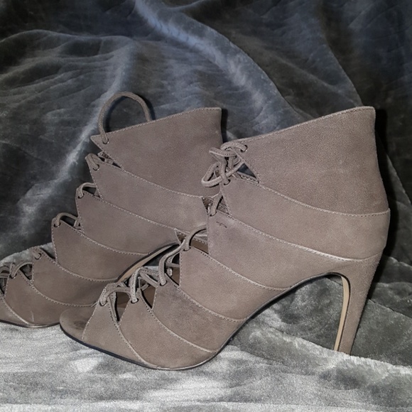 Shoes - Picture 2 of 4